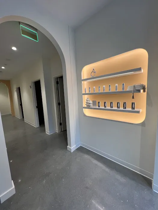 Peachy Navy Yard Picture 6