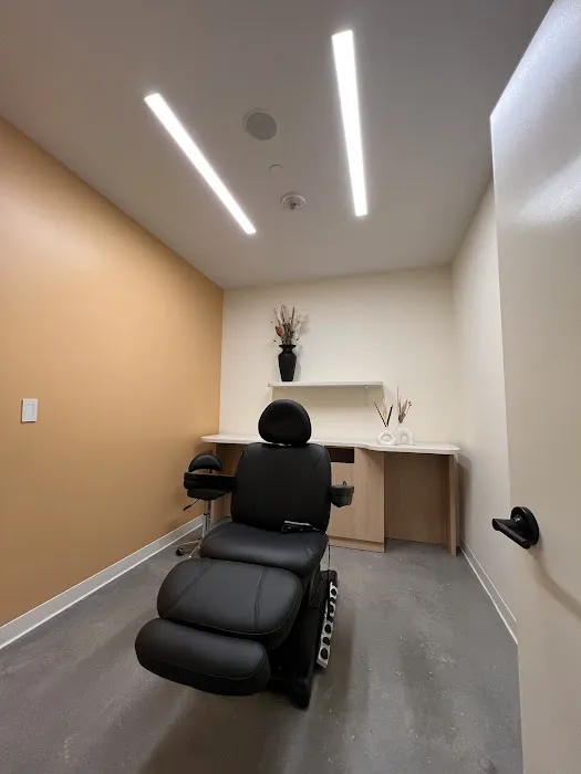 Peachy Navy Yard Picture 8