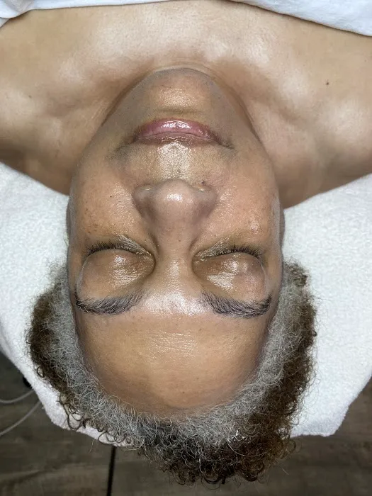 QUANDRA LEE MAKEUP + SKINCARE Picture 4