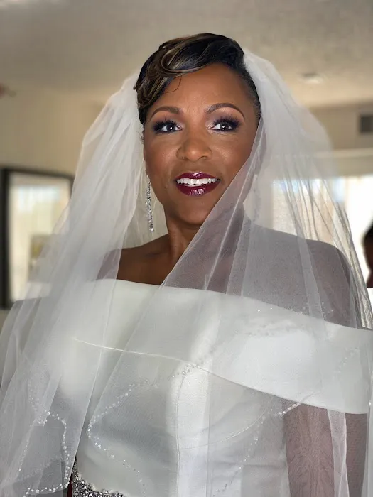 QUANDRA LEE MAKEUP + SKINCARE Picture 3