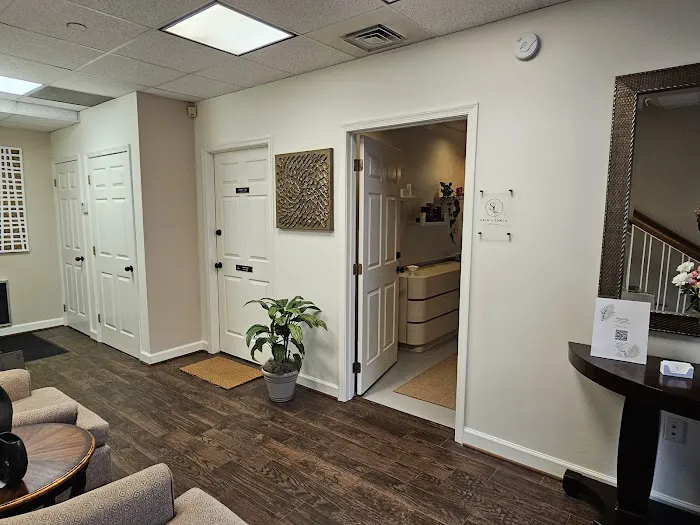 Skin Lounge Old Town Picture 1