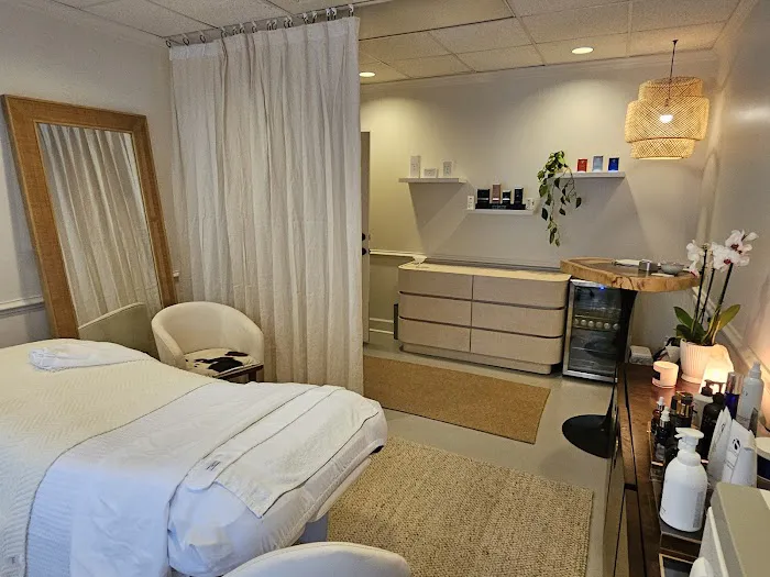 Skin Lounge Old Town Picture 2