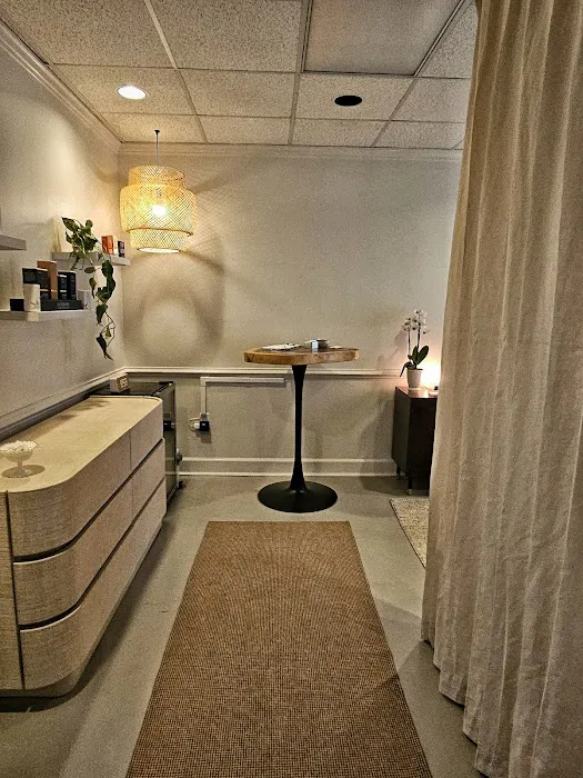 Skin Lounge Old Town Picture 4