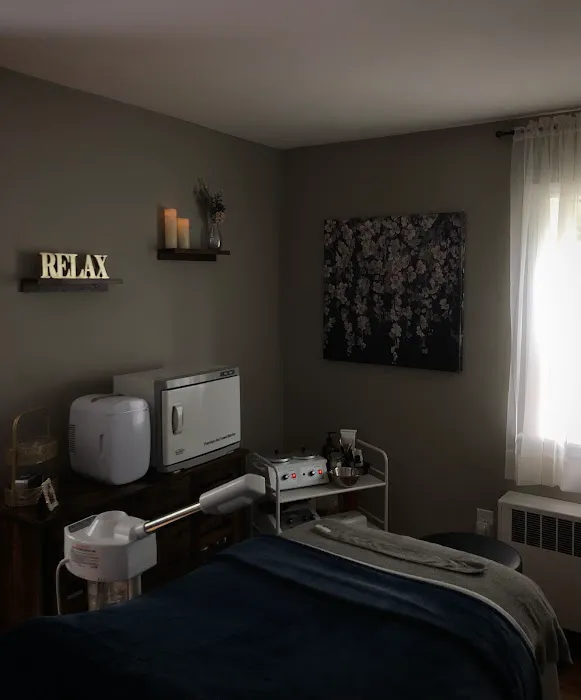 Dérive Esthetics & Makeup by Laura Picture 2