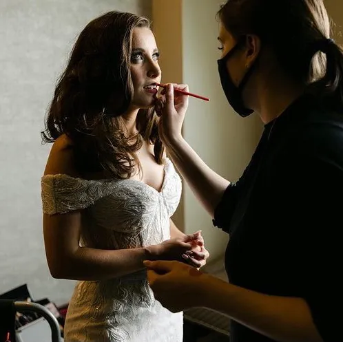 Dérive Esthetics & Makeup by Laura Picture 6