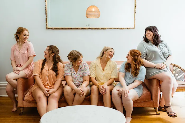 Dérive Esthetics & Makeup by Laura Picture 4