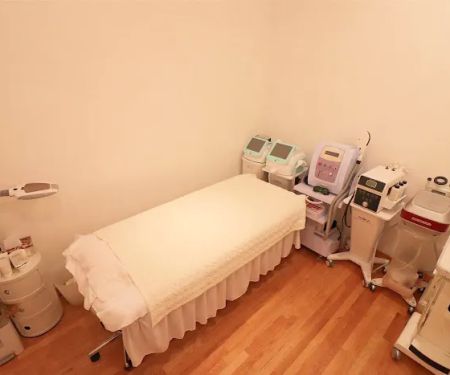 Skin Sarang Celebrity Facial Spa: Microneedling, Hydrafacial, Radio Frequency, Microcurrent Facial & Face Lift Treatments
