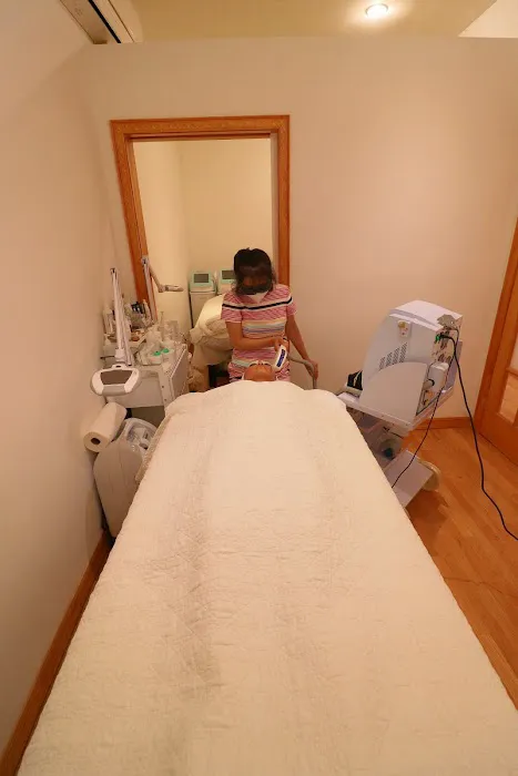 Skin Sarang Celebrity Facial Spa: Microneedling, Hydrafacial, Radio Frequency, Microcurrent Facial & Face Lift Treatments Picture 7