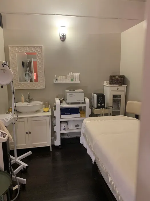 뉴욕 스킨케어 Alex Cosmetic Skincare | Skincare in Flushing | Herb 2 Peel, HIFU LDM, Acne Treatment in Flushing, NY Picture 1