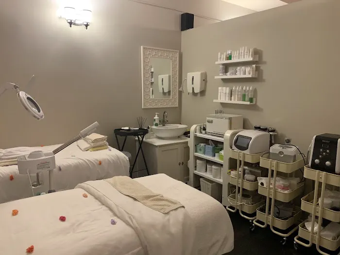 뉴욕 스킨케어 Alex Cosmetic Skincare | Skincare in Flushing | Herb 2 Peel, HIFU LDM, Acne Treatment in Flushing, NY Picture 9