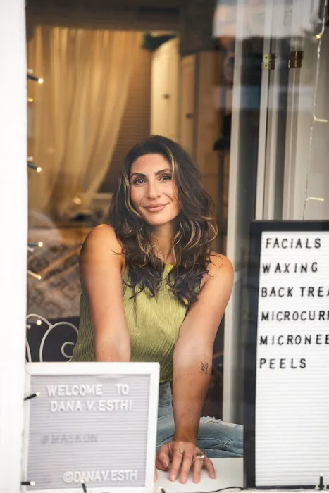 Dana V. Esthi Picture 1