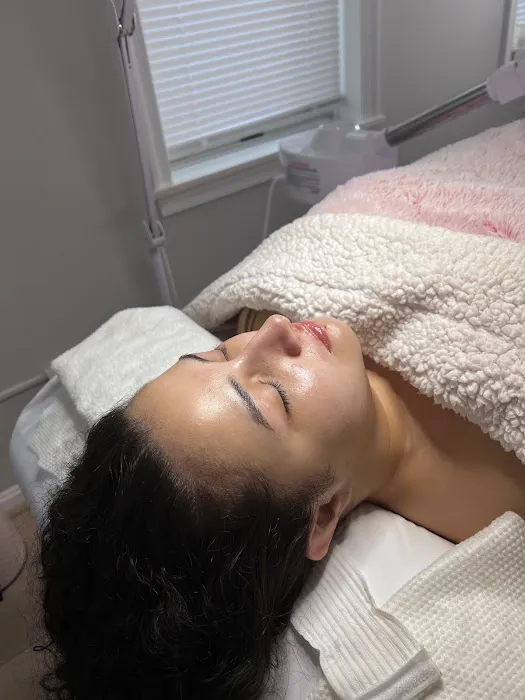 Estrella Esthètique - Facials, Sugaring & Chemical Peels Picture 6