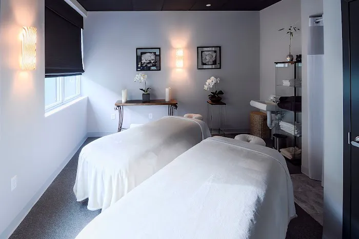 Esthetiques Skin Care Clinique & Day Spa Picture 1