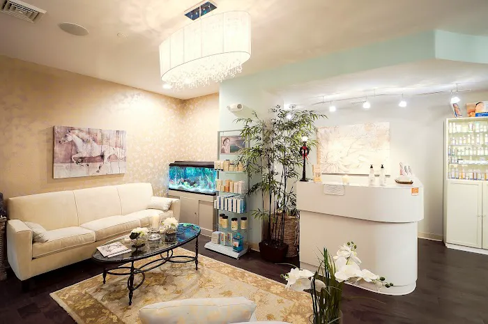 Esthetiques Skin Care Clinique & Day Spa Picture 6