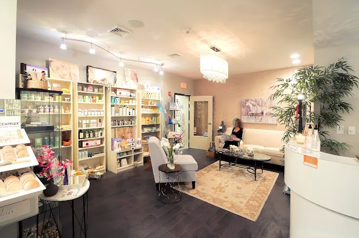 Esthetiques Skin Care Clinique & Day Spa Picture 3