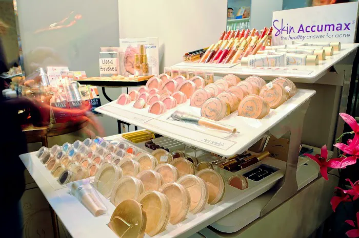 Esthetiques Skin Care Clinique & Day Spa Picture 4