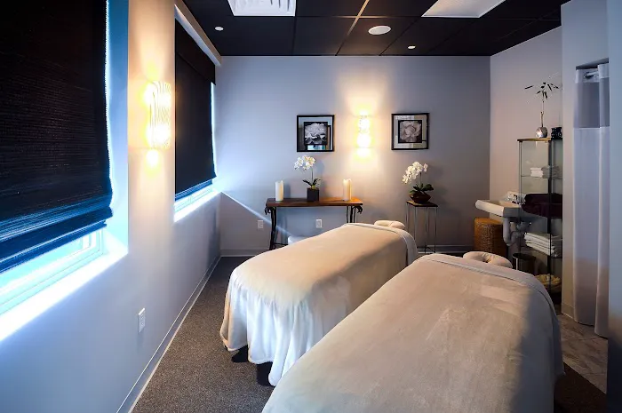 Esthetiques Skin Care Clinique & Day Spa Picture 8