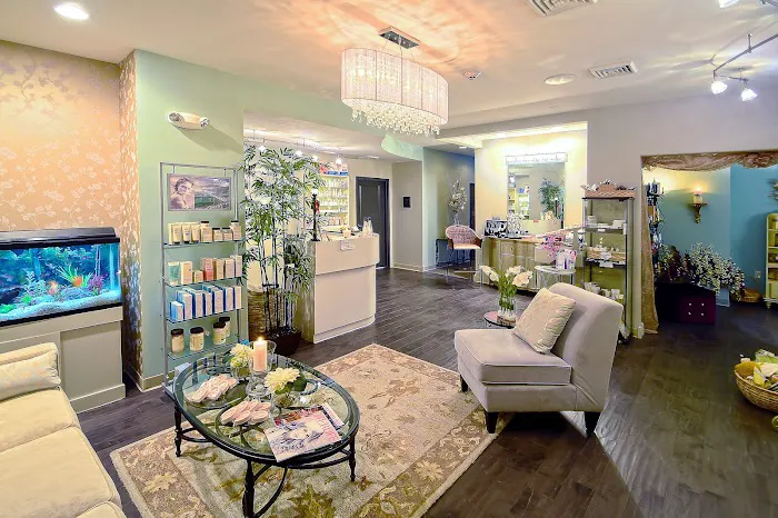 Esthetiques Skin Care Clinique & Day Spa Picture 7