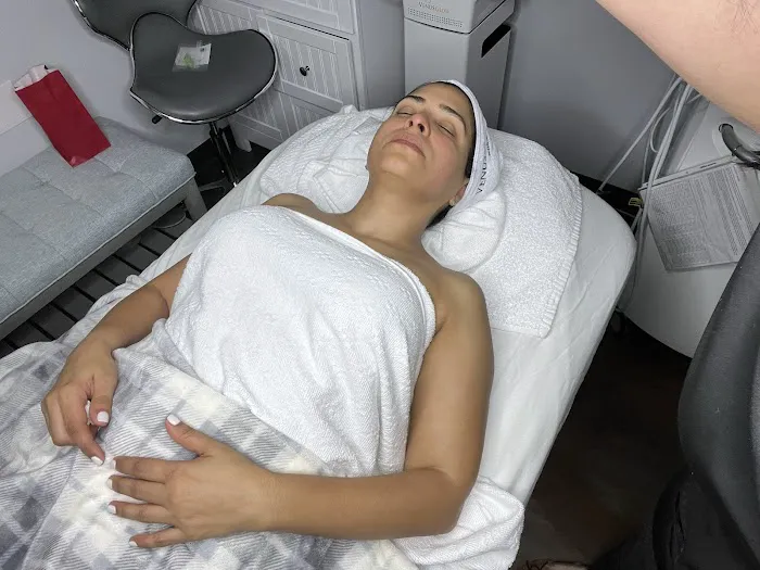 The Skin of Roses.Com Picture 2