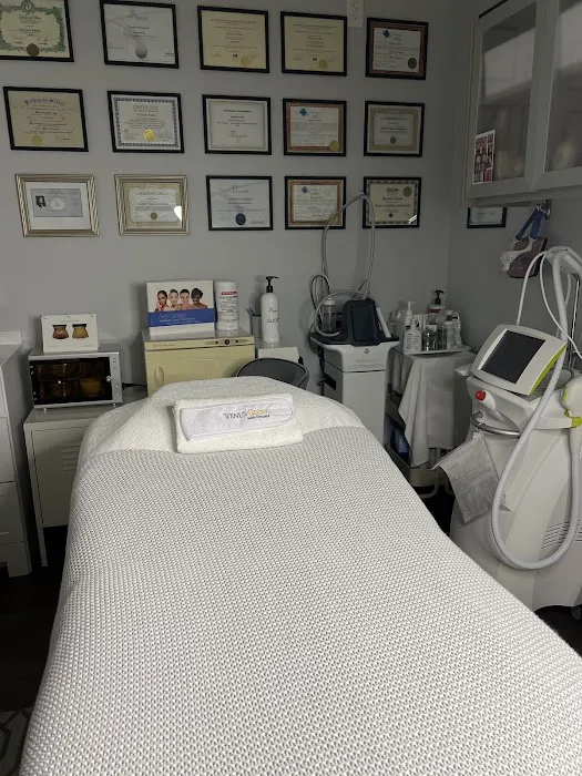 The Skin of Roses.Com Picture 1