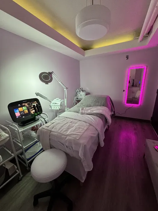 Skinsational Dreams Picture 1