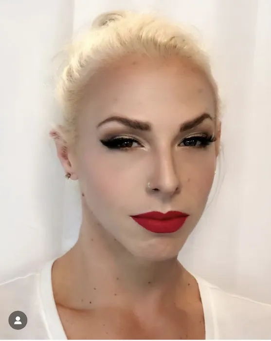 Eye Candy Beauty Bar Picture 7