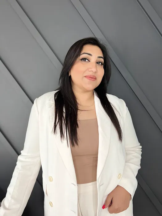 Ayesha's skincare & laser Picture 8