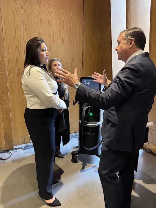 Ayesha's skincare & laser Picture 10