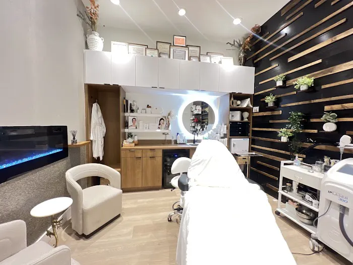 Reverse Plus Aesthetics Picture 3