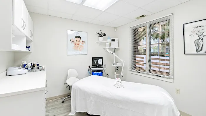 DermApproach Skin Care Clinic Picture 2