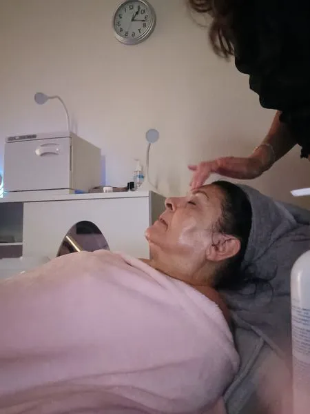 Skin with Lynn Picture 2