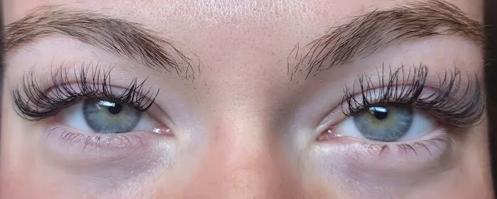 Butterflies in Paris esthetics Picture 1