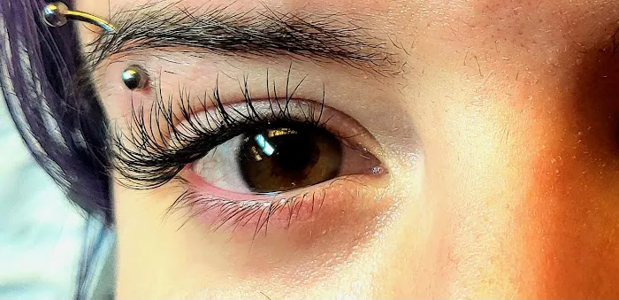 Butterflies in Paris esthetics Picture 4