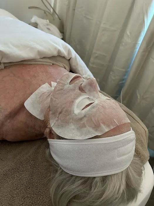 Glow by the Bay Skincare Picture 3