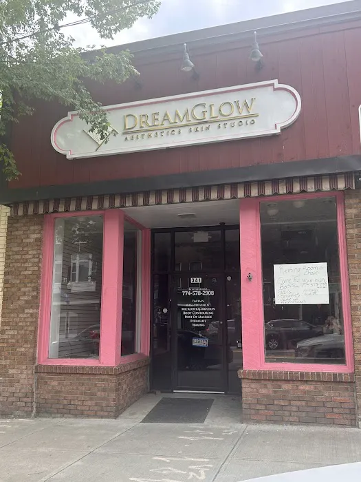 DreamGlow Aesthetics skin studio/photography Picture 2