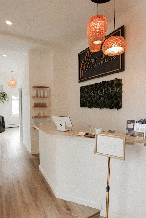 Oak & Oliver Skin Lounge Picture 3