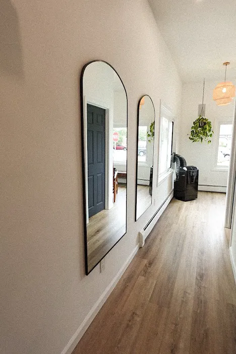 Oak & Oliver Skin Lounge Picture 2