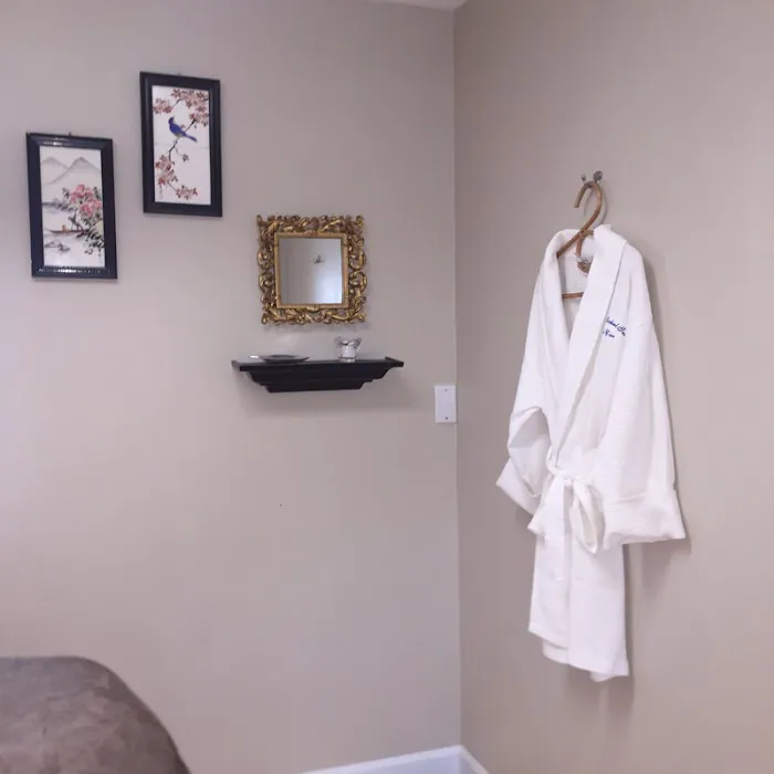 Emily Michael Too Skin Care/PureVitelle Clinic Picture 8