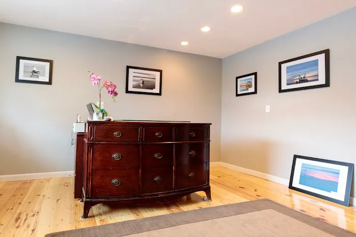 Emily Michael Too Skin Care/PureVitelle Clinic Picture 1