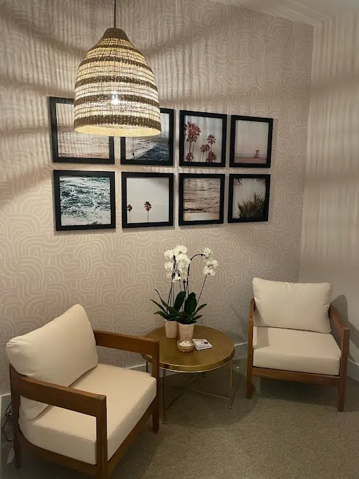 Skin Laundry - MarketStreet Lynnfield Picture 3