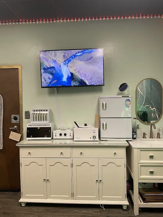 B. Body Skin & Beauty Picture 4