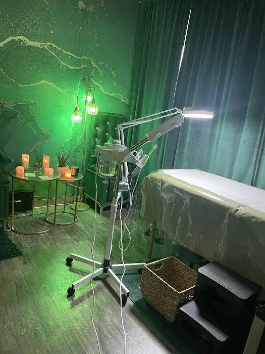 B. Body Skin & Beauty Picture 6