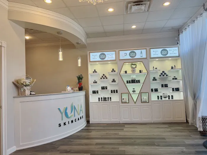 Yuna Skin & Body Solution 2 Picture 4