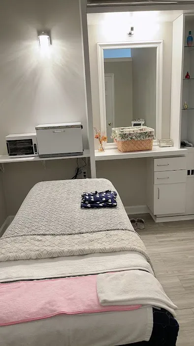 Yuna Skin & Body Solution Picture 3