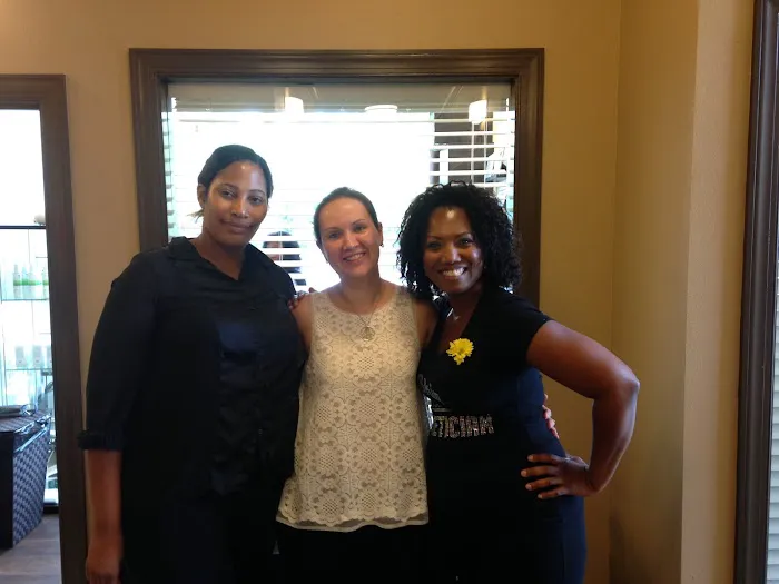 R Liz Skin Studio Picture 7