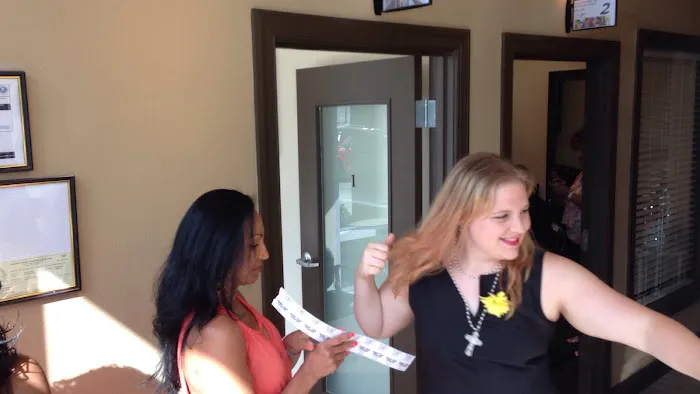 R Liz Skin Studio Picture 5