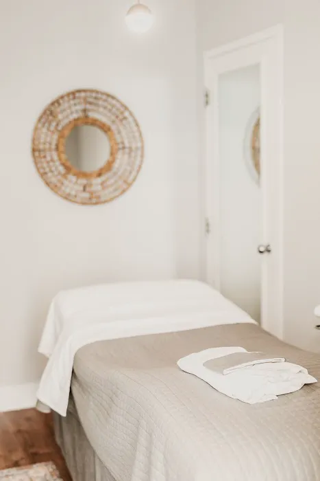 Glow Bungalow Picture 3