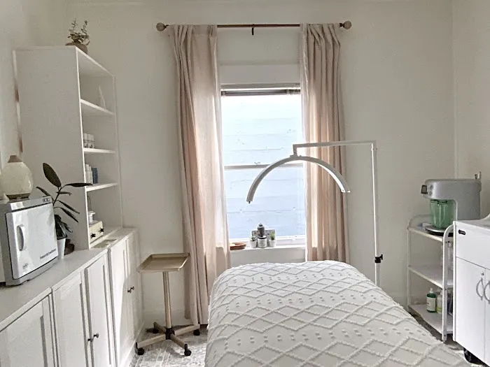 SKIN BASICS STUDIO Picture 2