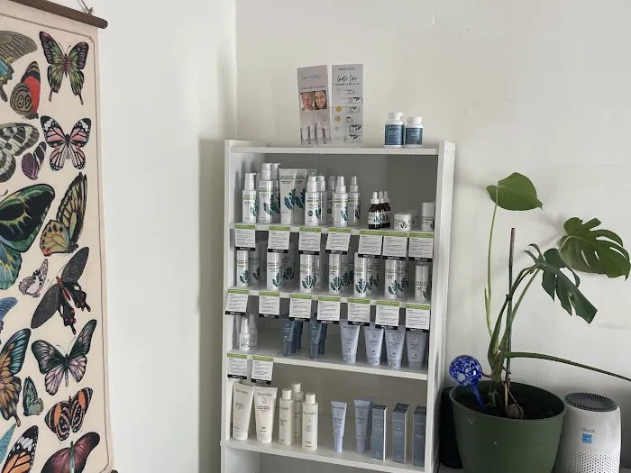 SKIN BASICS STUDIO Picture 4