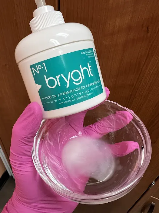 Thee Fuzzless Peach Skincare Studio Picture 5